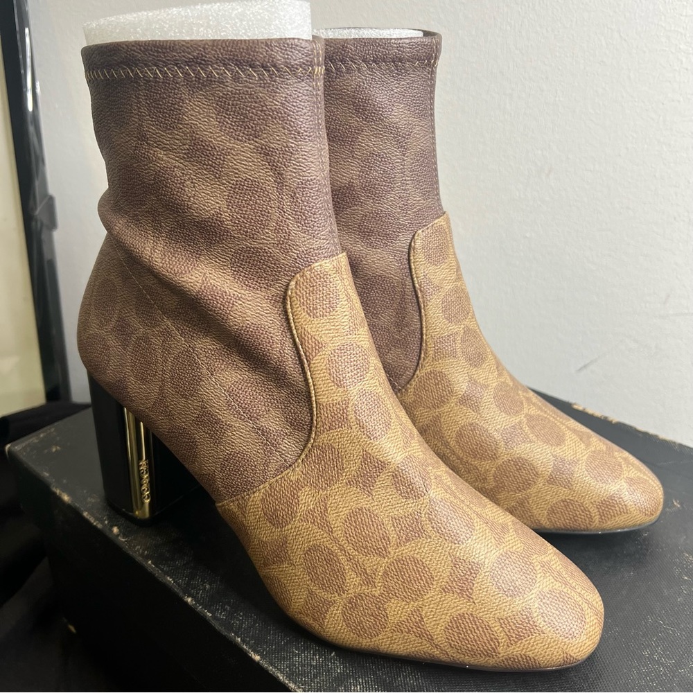 COACH Margot Signature Bootie Canvas Ankle Boots Womens Size 9 G5347